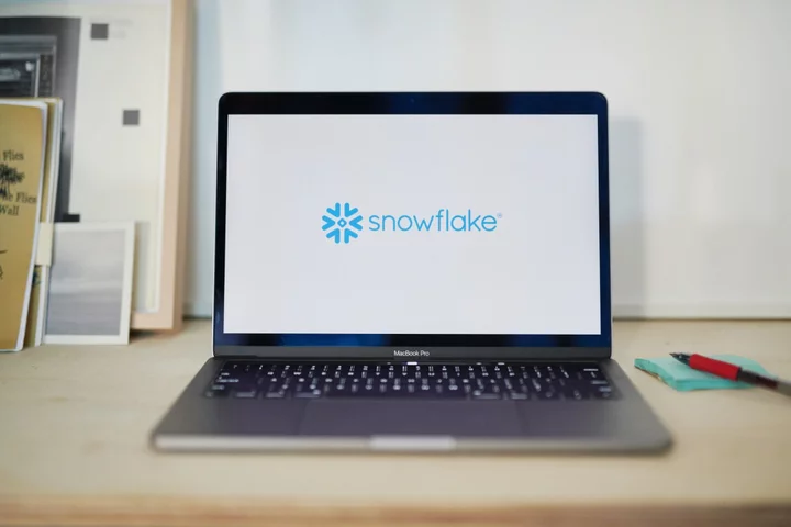 Snowflake Gives Restrained Outlook on Slower Software Demand