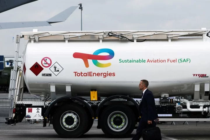 U.N. meeting debates aviation emissions goal through cleaner fuels