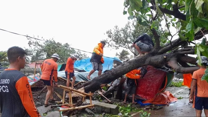 Typhoon Doksuri shuts businesses, grounds flights in Taiwan