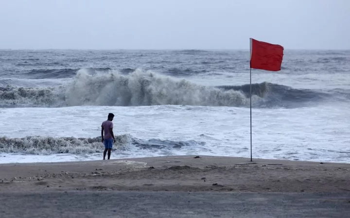 Cyclone likely to hit India's west coast, south Pakistan on Thursday