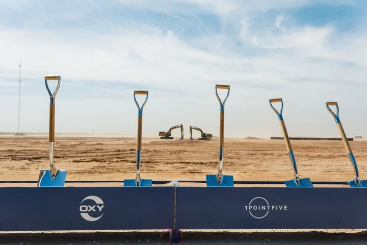 Occidental, Adnoc Agree to Team up on Carbon Capture Investments