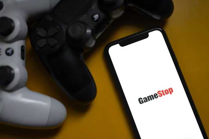 GameStop Revenue Beats Estimates on Stronger Software Sales